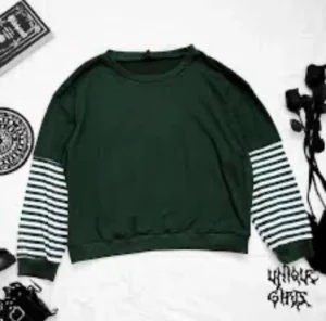 Women's short sweatshirt with long white sleeves